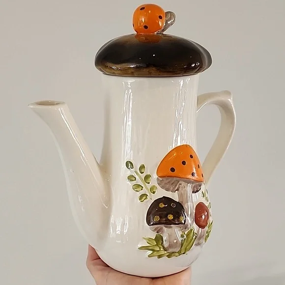 Vintage Merry Mushroom teapot - Picture 6 of 10